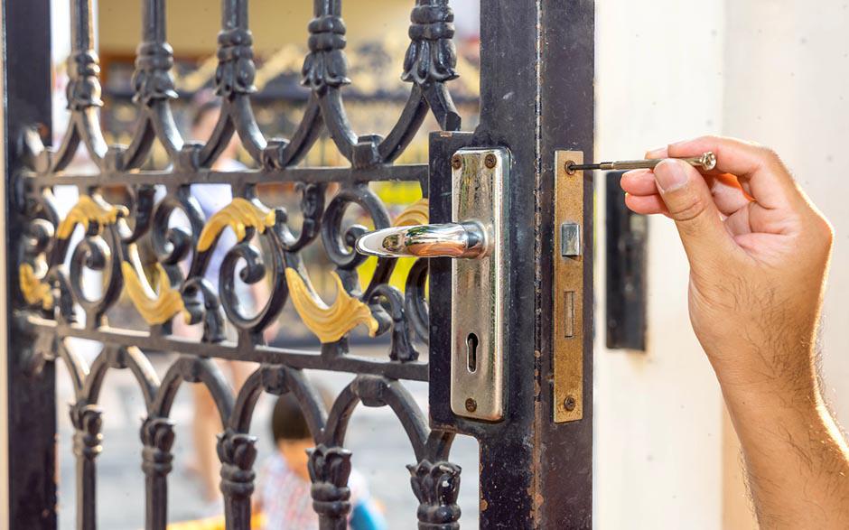 résolu serrurier ouverture de porte Saint-Cyr-l'École